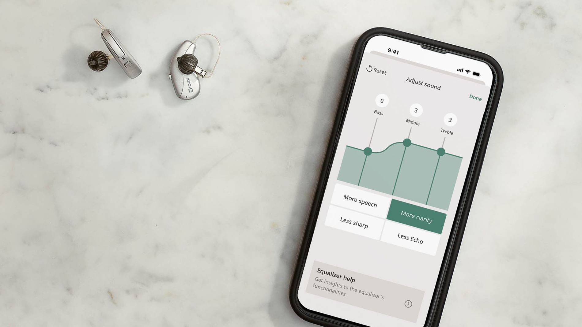 Telefoon met app om zelf de Widex Allure in te stellen